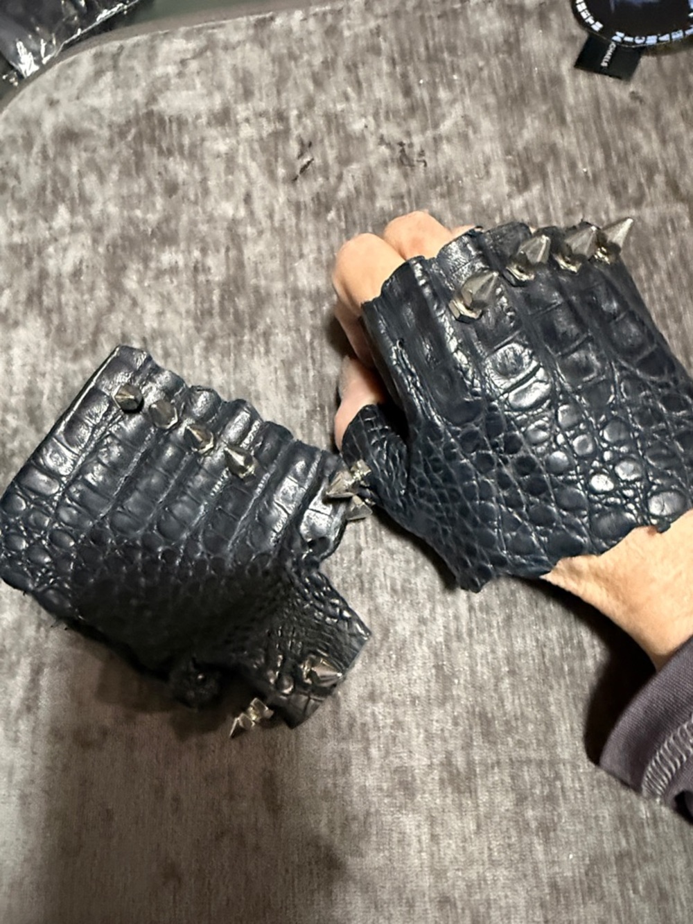 Elizabeth  Michaels Black Croc-Fingerless Leather Gloves with Studs.